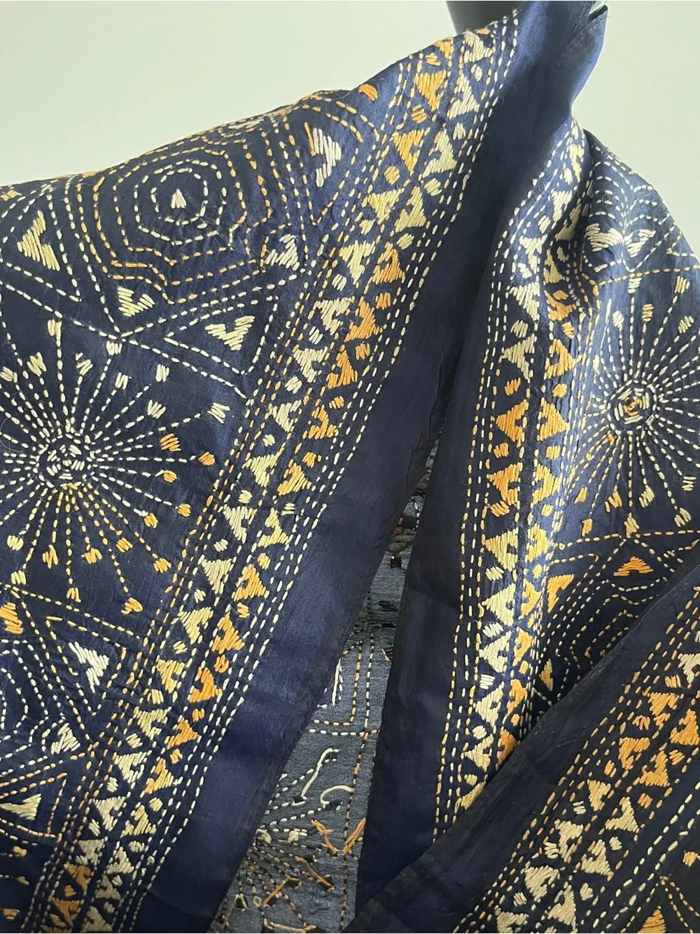 NEW HEIRLOOM STOLE SCARF SHAWL HAND EMBROIDERED KANTHA NAVY BLUE  & BEIGE  SILK